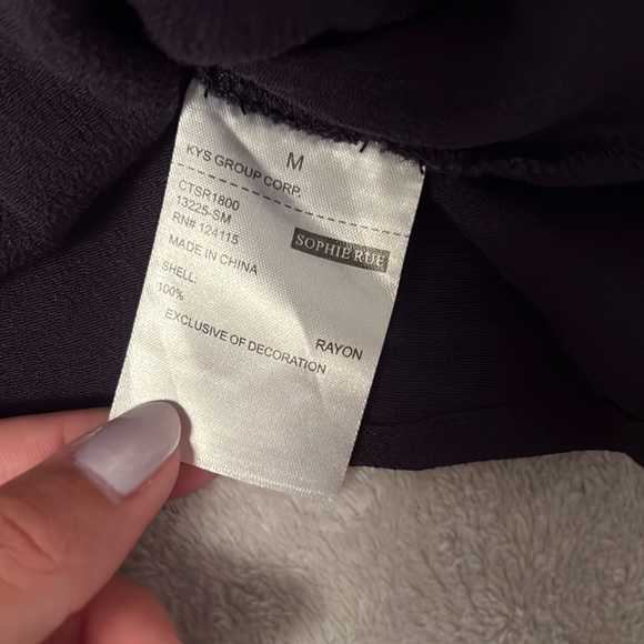 NAVY LACE TANK - Picture 3 of 3